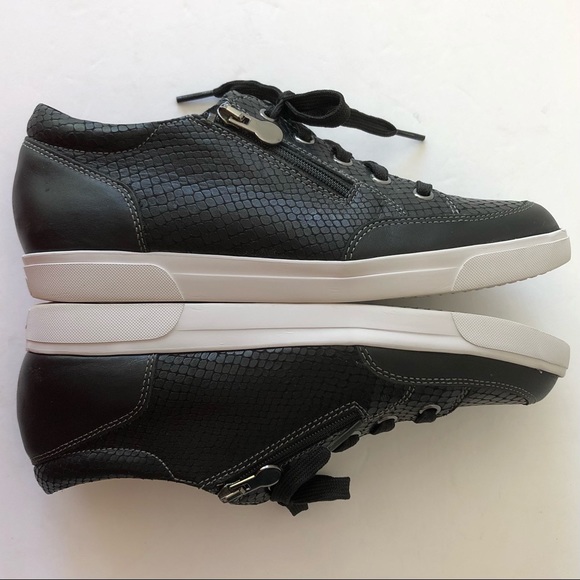 Munro Gabbie Black Snake Print Leather Sneakers - Picture 7 of 15